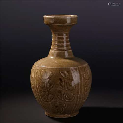 CHINESE PORCELAIN YUE WARE VASE