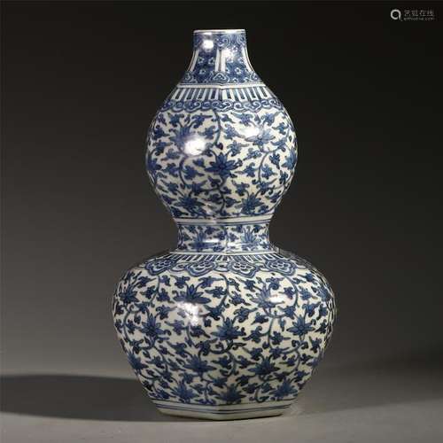 CHINESE PORCELAIN BLUE AND WHITE FLOWER DOUBLE GOURD