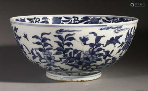 CHINESE PORCELAIN BLUE AND WHITE FLOWER BOWL