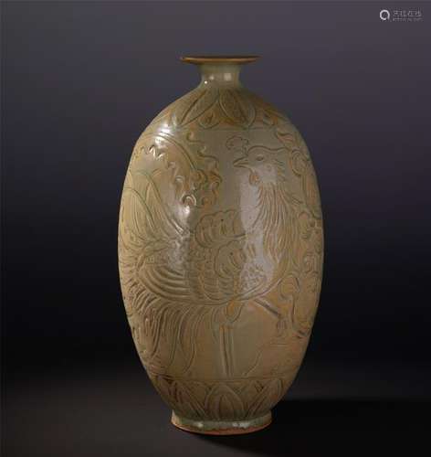 CHINESE PORCELAIN YUE WARE PHOENIX VASE