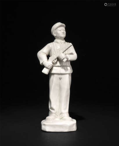 五六十年代 解放軍白瓷雕塑