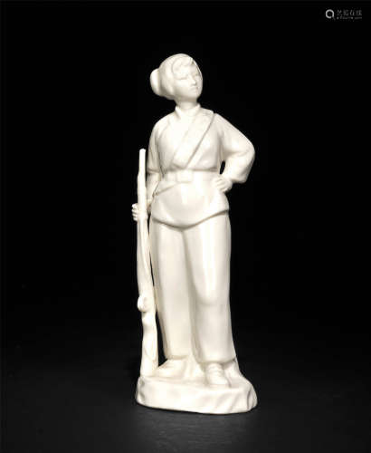 六七十年代 白瓷女民兵雕塑