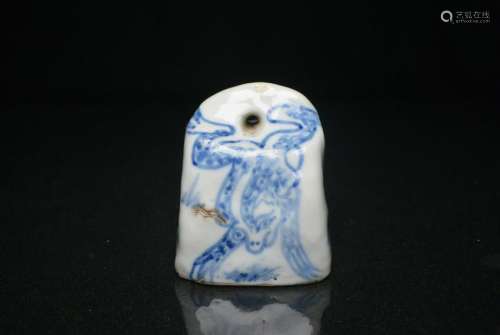 Blue and white porcelain toad pattern weight (porcelain