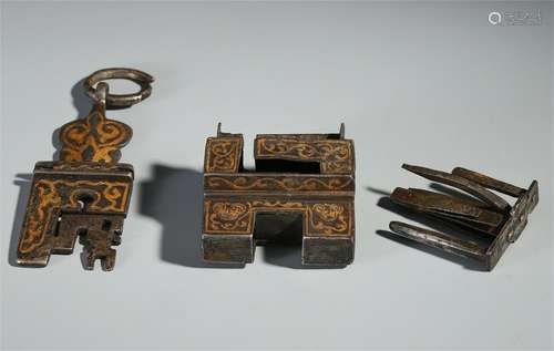 A SET OF CHINESE GOLD INLAID BRONZE LOCK