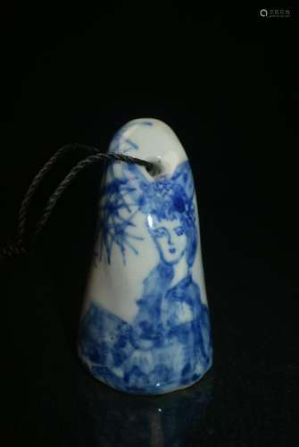 The oval Bamboo stone and the girl grain Blue and white