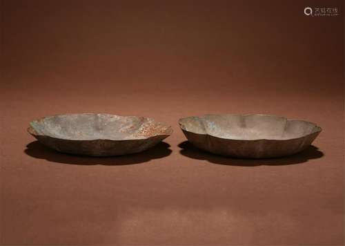 PAIR OF CHINESE SILVER DISHES