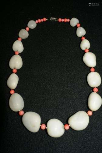 White jade necklace: size: largest white jade bead size