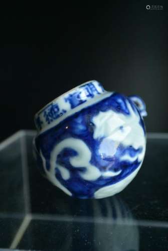 A finely Chinese blue and white porcelain bird Feeder b