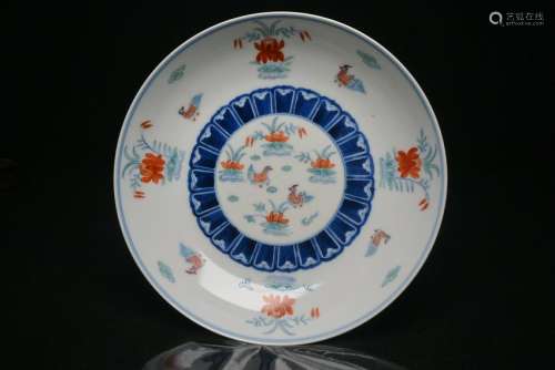 A FINELY AND RARE CHINESE PORCELAIN DOUCAI SHALLOW DISH