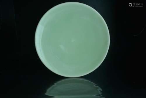 A rare bean green glaze larger plate