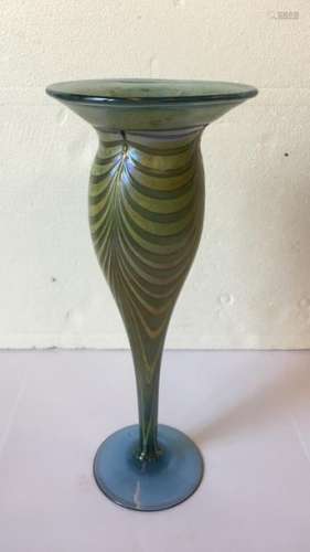 Verrerie de bohème Vase en verre irrisé à décor ir…