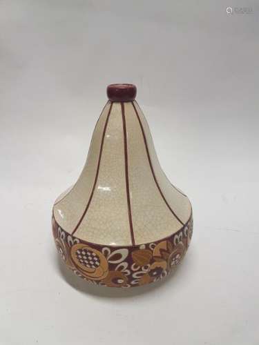 LONGWY Vase de forme toupie à décor tournant de fl…
