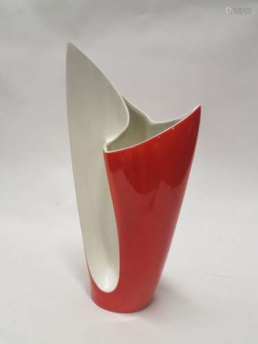 VIBI (Turin) Vase en céramique de forme libre à co…