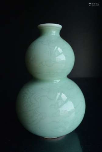 Green Glaze Dark Engraving Cloud Crane Pattern Gourd Va