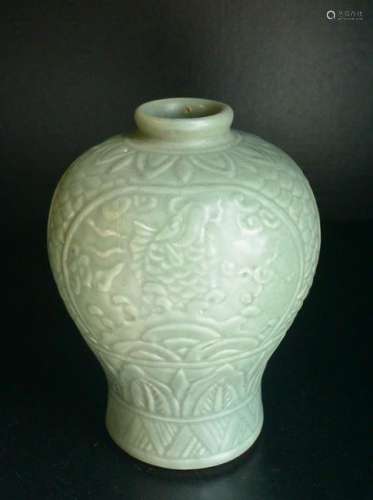 Ming-Qing Dynasties - Yue kiln portray plum bottle