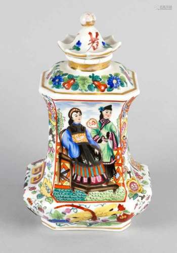 Porcelain in Chinese Style, Bottle with lid in curved shape, painted with Chinese ladies, insects