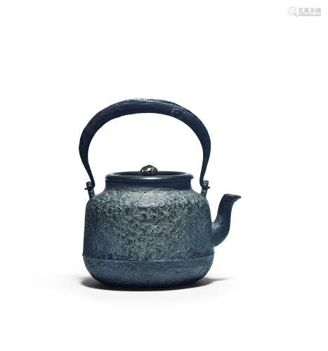 龙文堂造茶筅形铁瓶