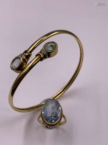 A 9ct GOLD GEMSET BANGLE TOGETHER WITH A 9ct GOLD GEMSET DRESS RING, FINGER SIZE L, GROSS WEIGHT