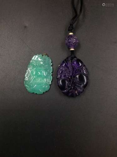 A CHINESE AMETHYST GLASS OVAL PENDANT WORKED WITH FRUIT AND FLOWERS. H 4.5cms A BEAD ABOVE ON THE