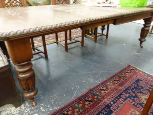 A VICTORIAN OAK WIND OUT EXTENDING TABLE WITH TWO LEAVES, ON TURNED LEGS WITH CASTERS. 122 x 240 x