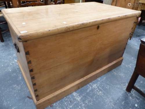 A VERY LARGE ANTIQUE PINE BLANKET BOX. 126 x 71 x H.73cms.