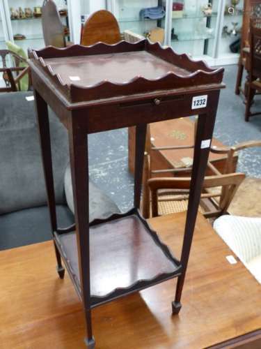 A GEORGIAN STYLE MAHOGANY TEA URN STAND WITH GALLERY TOP AND CUP SLIDE ON SQUARE TAPERED LEGS AND