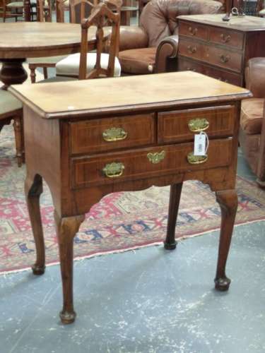 A 19th.C. WALNUT LOW BOY, THE CROSS BANDED TOP OVER TWO SHORT AND ONE LONG DRAWER ON CABRIOLE LEGS
