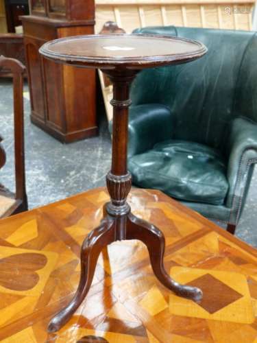 19th.C.MAHOGANY TRAY WITH CARVED EDGE TOGETHER WITH A SMALL WINE TABLE. (2)