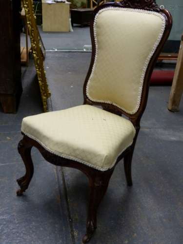 A VICTORIAN SHOW FRAME NURSING CHAIR ON CABRIOLE LEGS AND CASTERS.