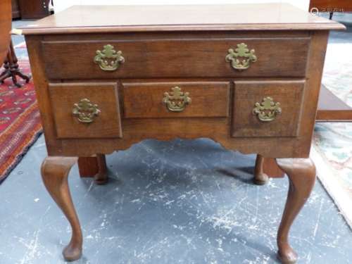 AN 18th.C.STYLE OAK LOWBOY WITH A LONG DRAWER OVER THREE SHORT DRAWERS ON CABRIOLE LEGS. 77 x 47 x