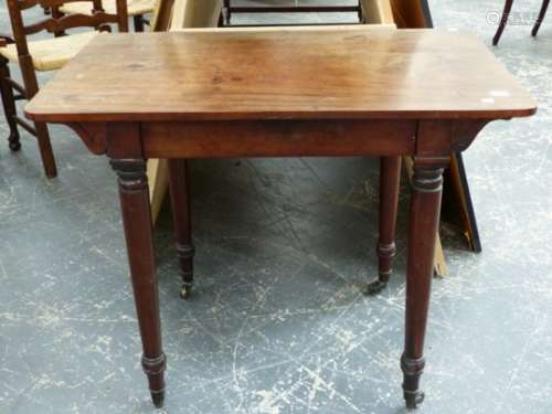 AN EARLY VICTORIAN MAHOGANY SMALL WRITING TABLE WITH BLIND FRIEZE DRAWER, ON TURNED LEGS WITH