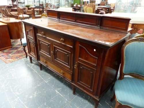 A LATE 19th.C.MAHOGANY SIDEBOARD ON SHORT TURNED SUPPORTS. 182 x 61 x H.95cms.
