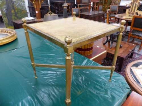 A PAIR OF BRASS REGENCY STYLE END TABLES, EACH WITH LEATHER INSET TOP. 40 x 40 x H.42cms.