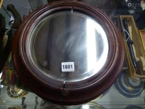 A PAIR OF BEVELLED GLASS ROUND MIRRORS IN MAHOGANY FRAMES. Dia. 32cms. TOGETHER WITH AN EASEL BACKED