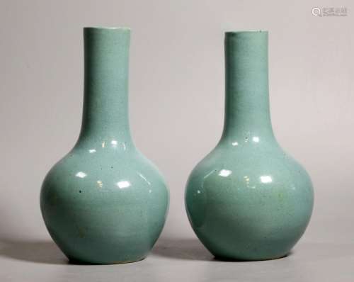 Pair Chinese 18/19 C Crackle Porcelain Vases