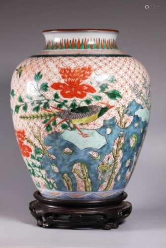 Chinese Qing Dynasty Wucai Enamel Porcelain Vase
