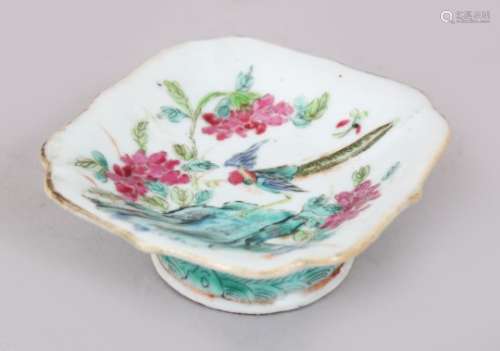 AN 19TH CENTURY CHINESE FAMILLE ROSE PORCELAIN SALT CELLAR, decorated with scenes of a bird