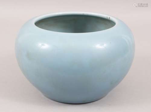 A GOOD KANGXI STYLE CLAIR DE LUNE GLAZED PORCELAIN BOWL, the unglazed base with a glazed central