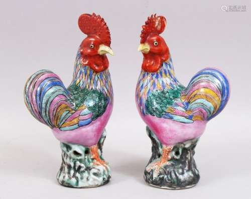 A GOOD PAIR OF 19TH CENTURY CHINESE FAMILLE ROSE PORCELAIN COCKEREL'S / ROOSTERS, 21.5cm high x 13cm