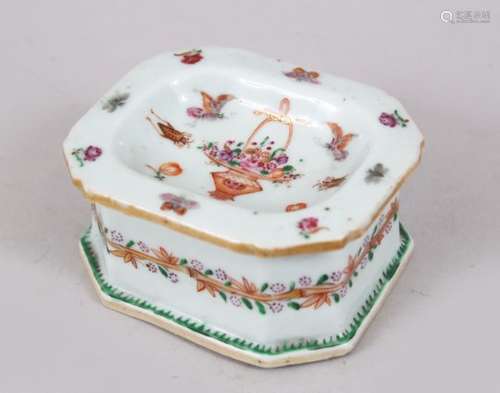 A CHINESE 18TH CENTURY FAMILLE ROSE PORCELAIN SALT COLLER / DISH, decorated with scenes of floral