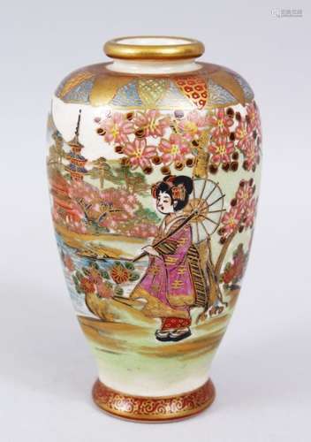 A GOOD JAPANESE MEIJI / TAISHO PERIOD SATSUMA EARTHENWARE VASE, the vase decorated with landscape