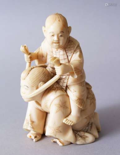 A GOOD JAPANESE MEIJI PERIOD CARVED IVORY OKIMONO OF KARAKO / ACTORS, the actor on his knees