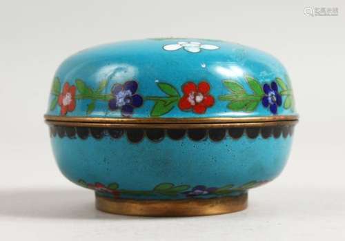 A SMALL CHINESE BLUE GROUND CLOISONNE ENAMEL BOX AND COVER. 3.5ins diameter.