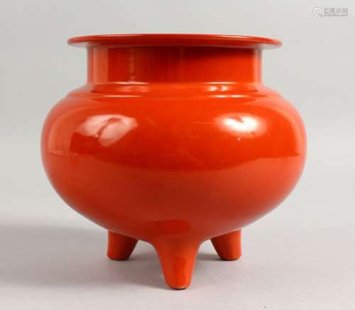 AN UNUSUAL CHINESE CORAL GROUND CIRCULAR CENSER on three legs. Six character mark. 8ins diameter.