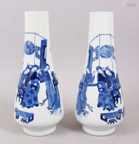 A GOOD PAIR OF 19TH CENTURY CHINESE BLUE & WHITE PORCELAIN VASES, the body's with decoration