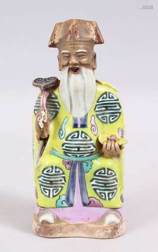 A 18TH CENTURY CHINESE FAMILLE ROSE PORCELAIN FIGURE OF AN IMMORTAL, wearing traditional attire,