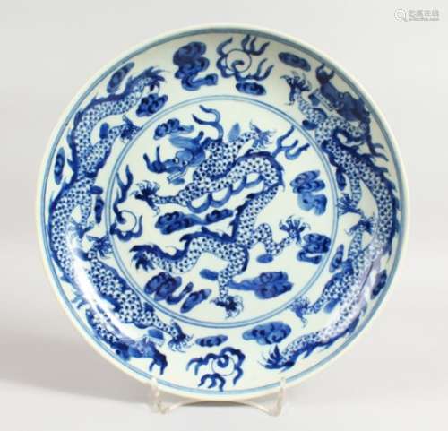 A CHINESE BLUE AND WHITE CIRCULAR DISH with dragon design. Six character mark on base. 10.5ins