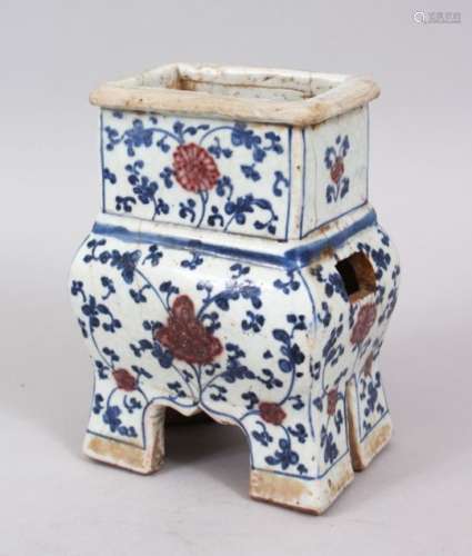AN UNUSUAL CHINESE MING DYNASTY BLUE & WHITE PORCELAIN CENSER / INCENSE BURNER, the body decorated