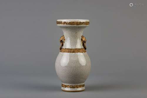 A Chinese grey crackle glazed vase, 19th C.