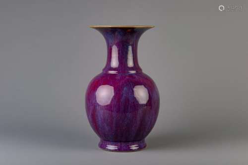 A Chinese flambé glazed vase, 19th/20th C.
